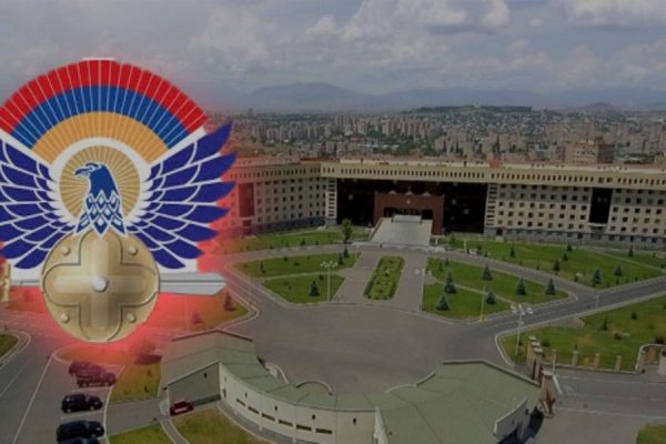 Ադրբեջանցի զինծառայողները մոտենում են հայ պահեստազորայինին և ձերբակալում. ՊՆ-ն հրապարակել է տեսանյութ